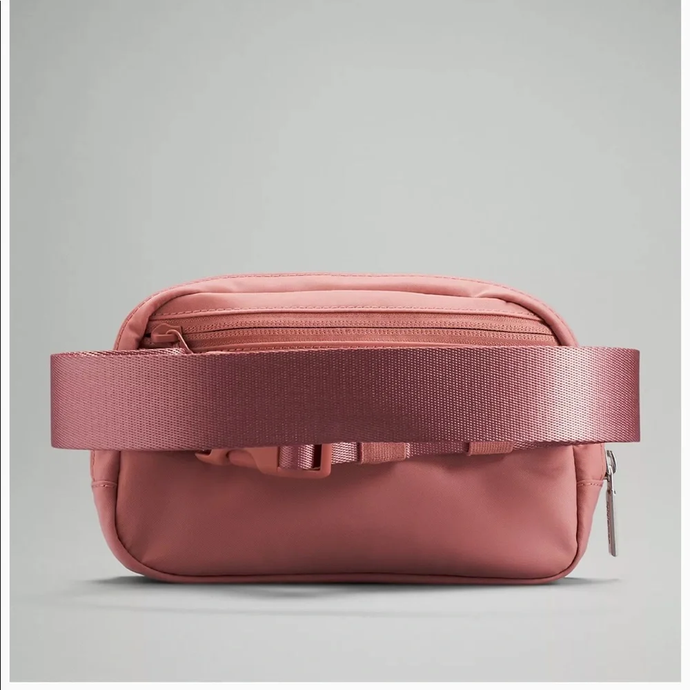 Lululemon Everywhere Belt Bag NWT - Picture 6 of 10